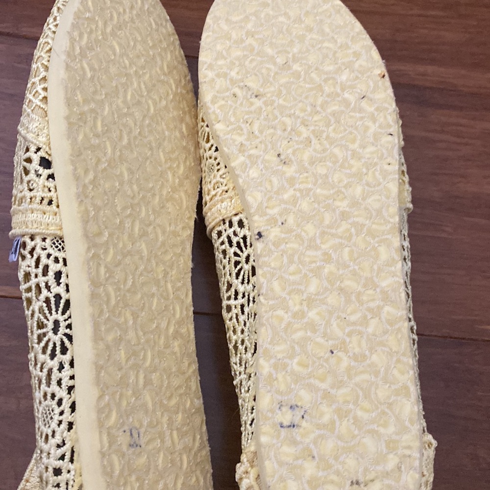 Toms - Picture 3 of 5